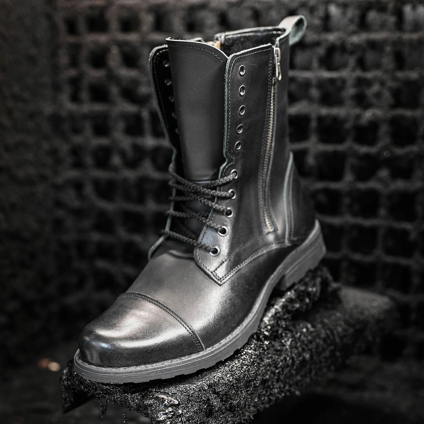 Handgefertigte Schwarze Herren-Combat-Boots aus Leder – Landon | KarolShoes