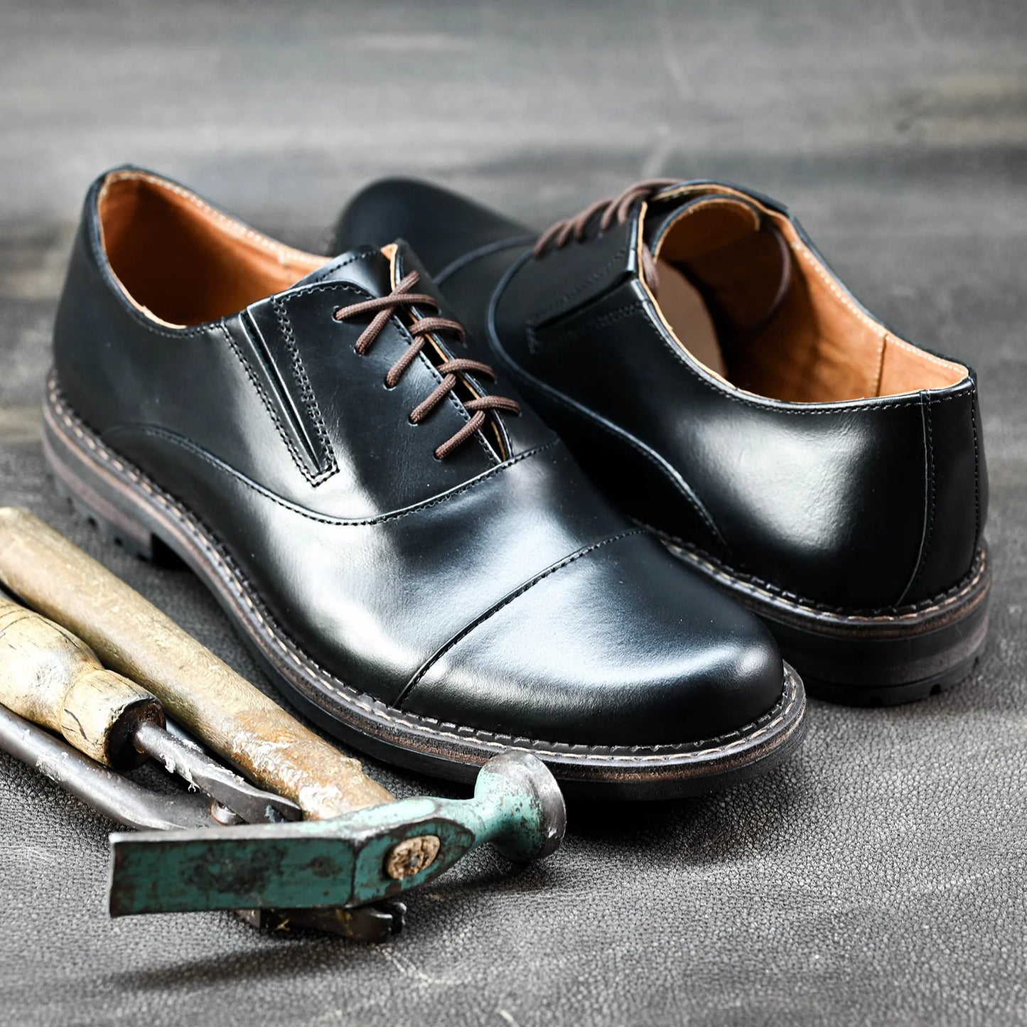 Schwarze Herren-Derby-Schuhe aus Leder - Enzo | KarolShoes