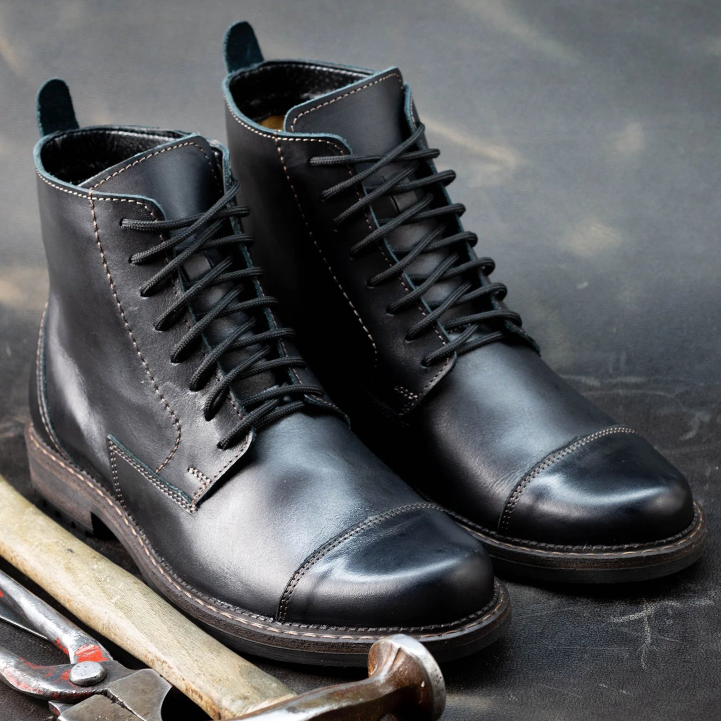 Handgefertigte Schwarze Herren-Lederstiefel – Classic | KarolShoes
