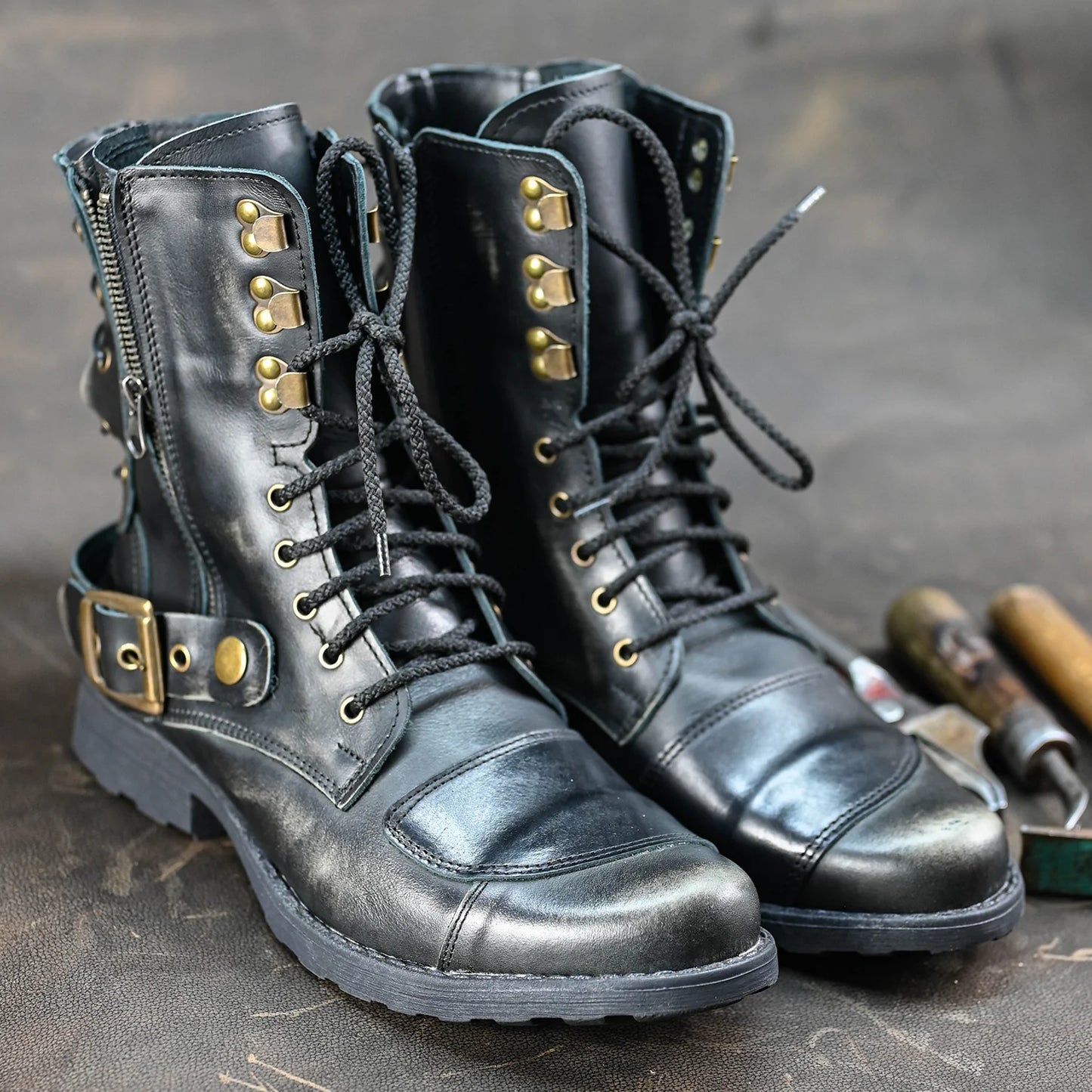 Schwarze BS Herren-Motorradstiefel aus Leder – Sonny | KarolShoes