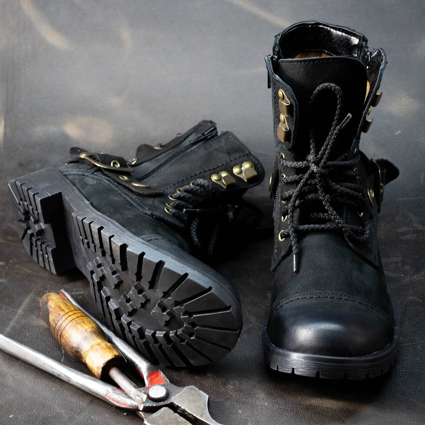 Schwarze Damen-Lederstiefeletten – Elira | KarolShoes