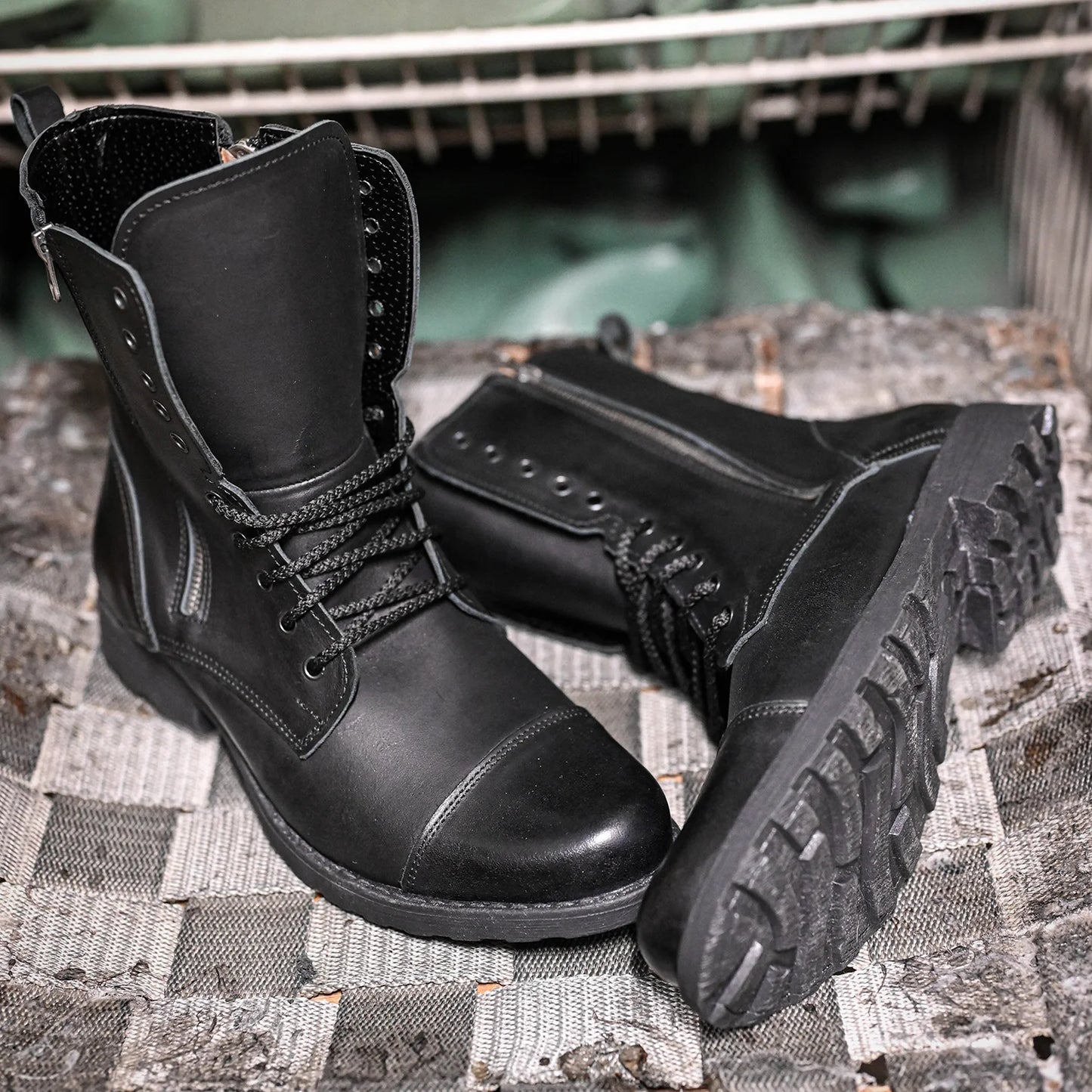 Handgefertigte Schwarze Herren-Combat-Boots aus Leder – Landon | KarolShoes