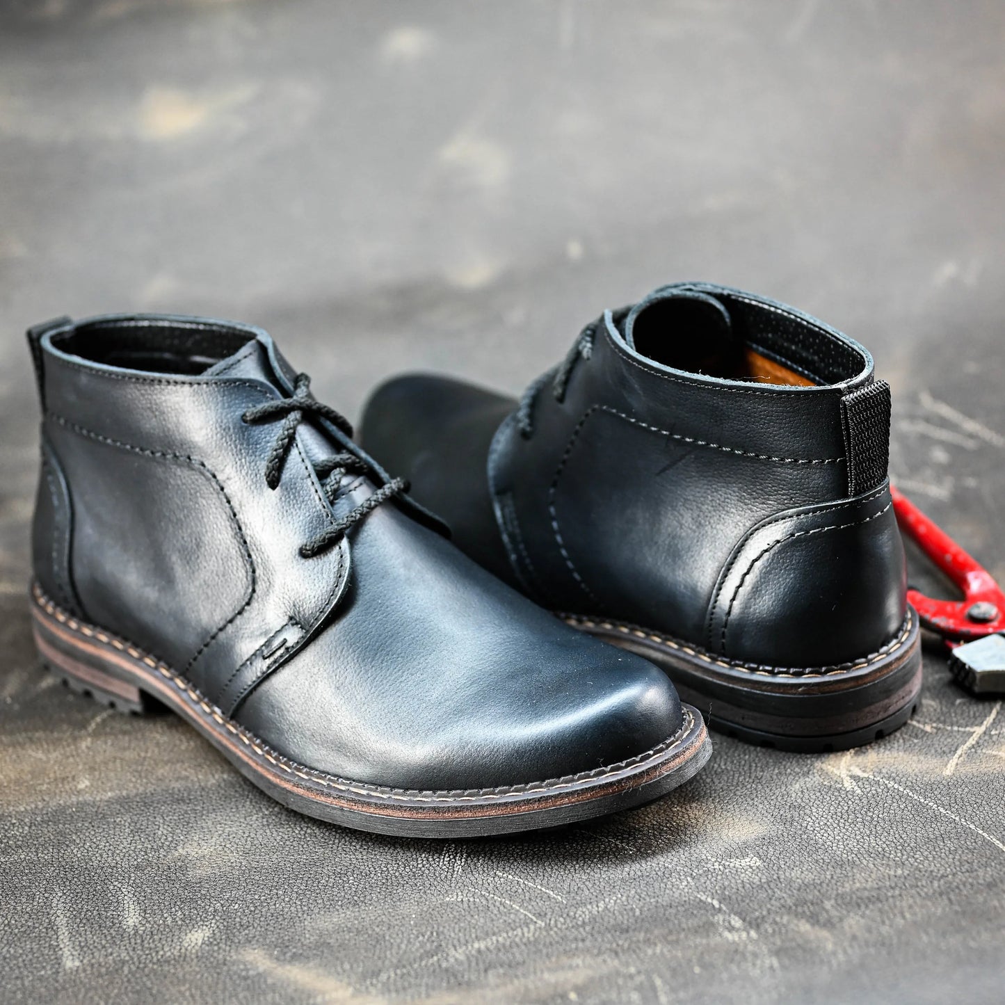 Pánské kožené chukka boty Hawk – černé, ručně šité, odolné a pohodlné | KarolShoes