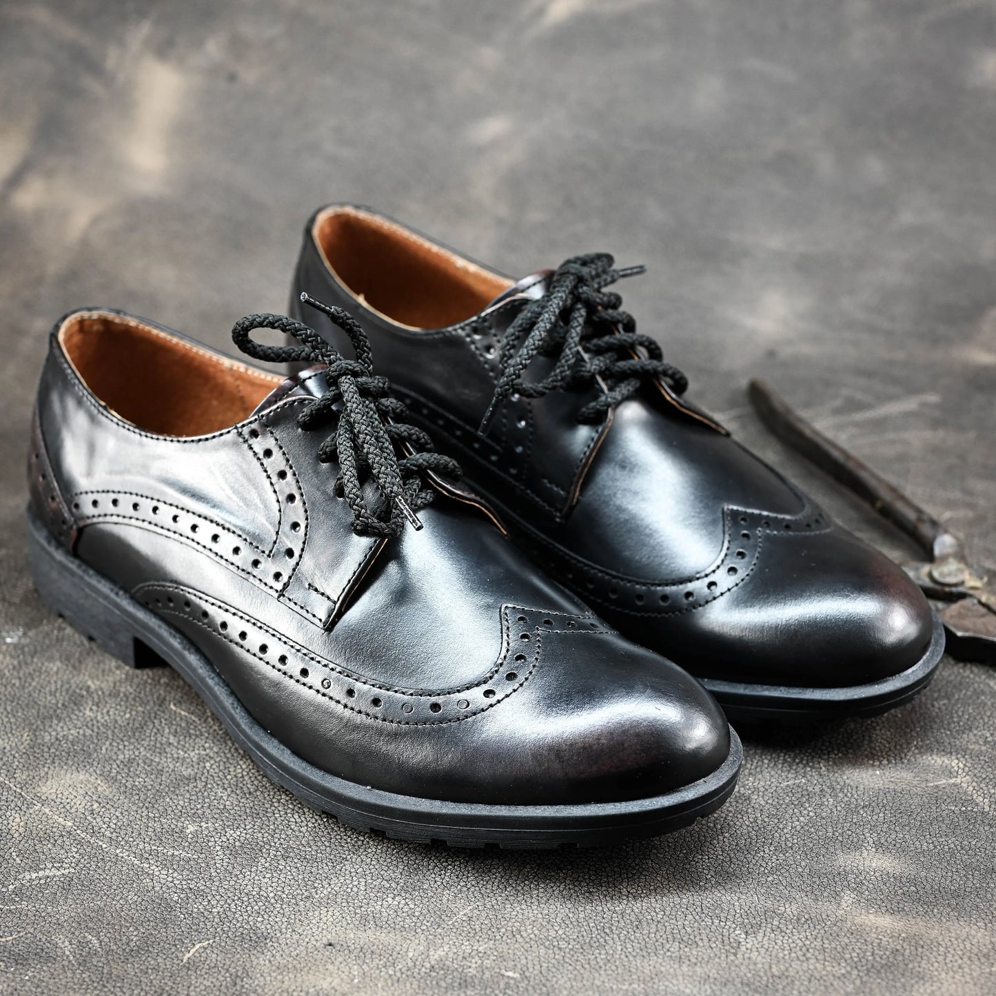 Black Leather Men’s Brogues – Hand-Stitched – Oxford Ridge | KarolShoes