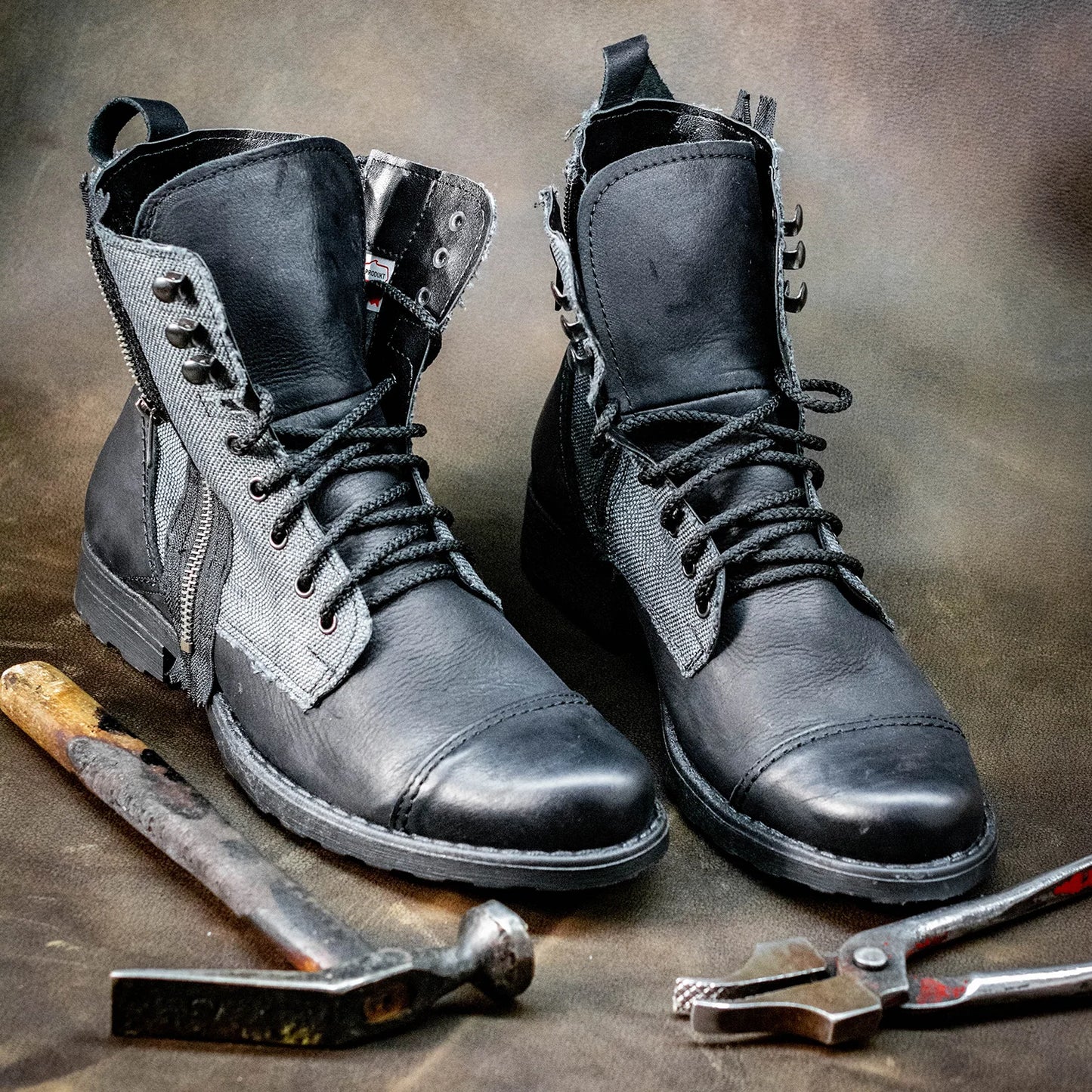 Handgefertigte Schwarze Herren-Boots aus Leder & Leinen – Linen | KarolShoes
