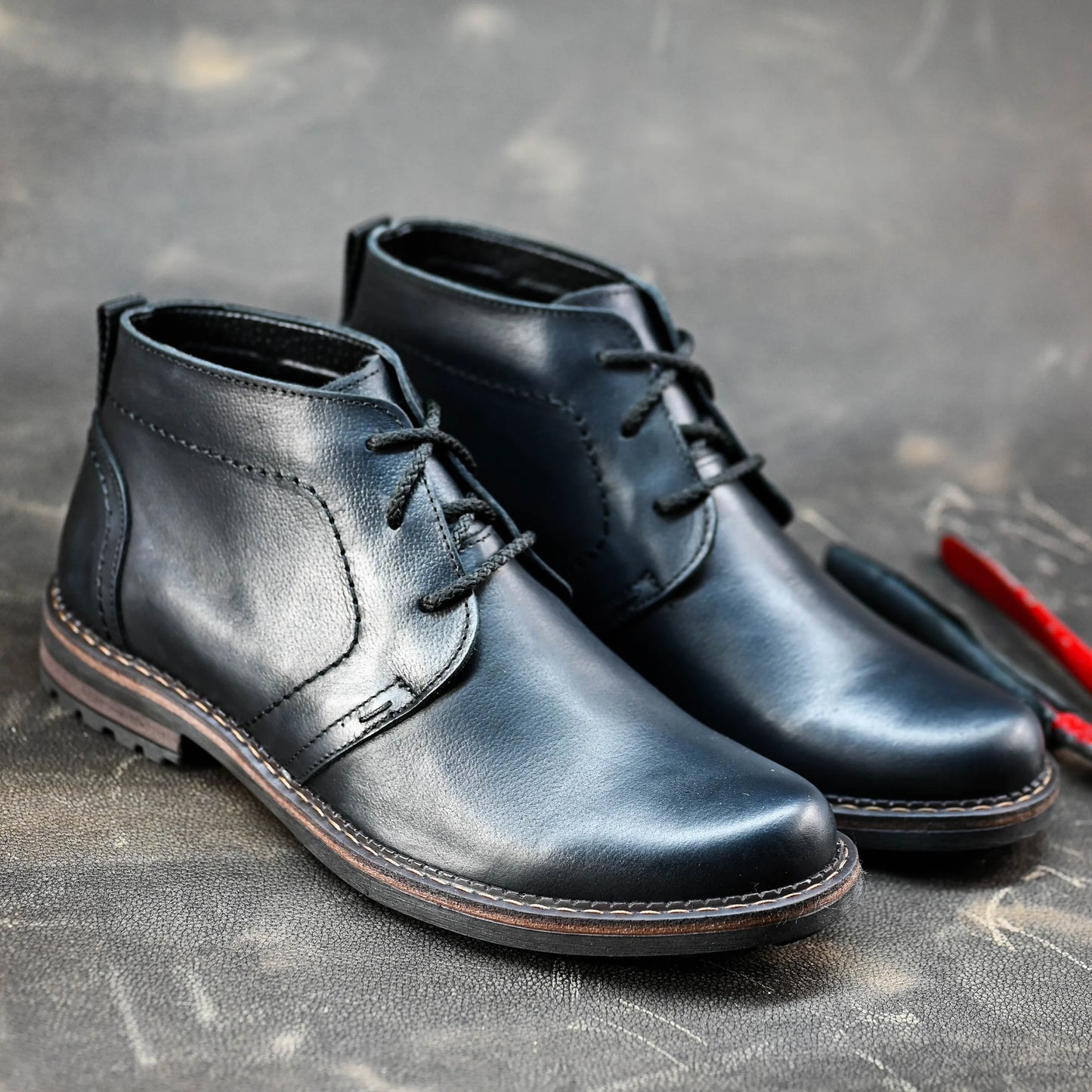 Pánské kožené chukka boty Hawk – černé, ručně šité, odolné a pohodlné | KarolShoes